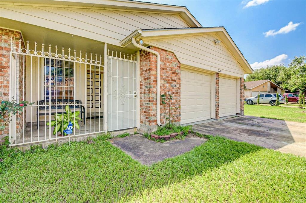 13211 Woodsdale Court